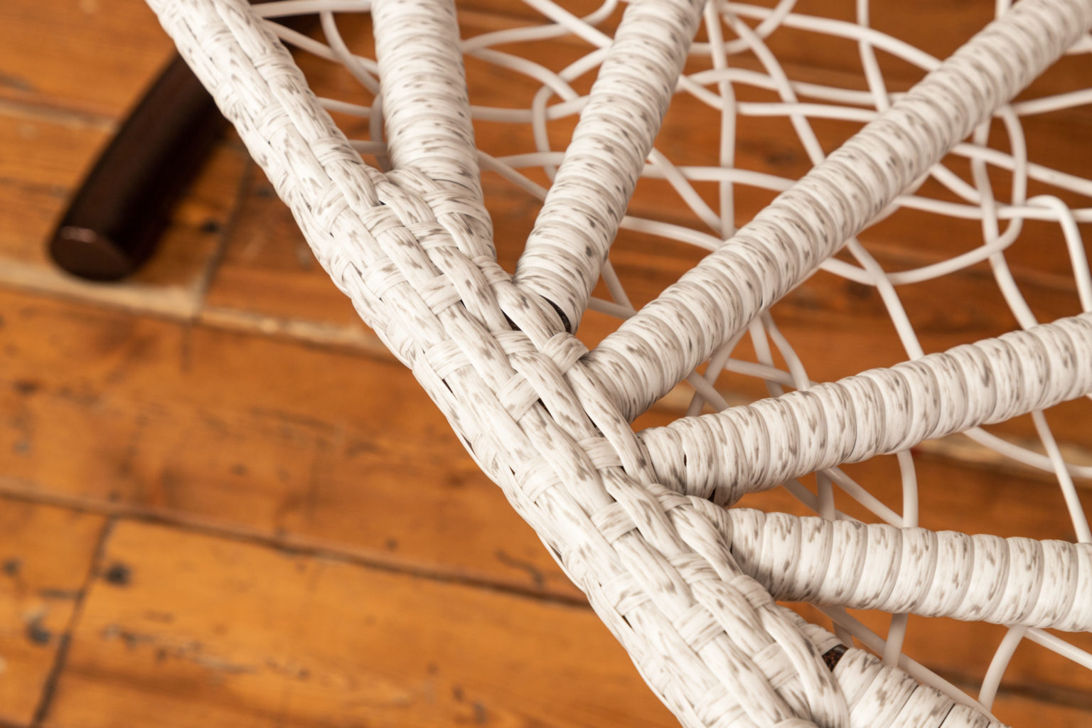 Ротанг какой лучше для плетения. Материалы для плетения. Плетеные кашпо из натуральных материалов. Ротанг полутрубка. Рулонный ротанг из дерева.